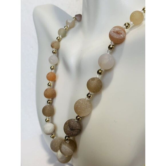 Vintage Tan Spherical Large Beaded Round Long Graduated Stone Necklace 40” - Picture 11 of 12